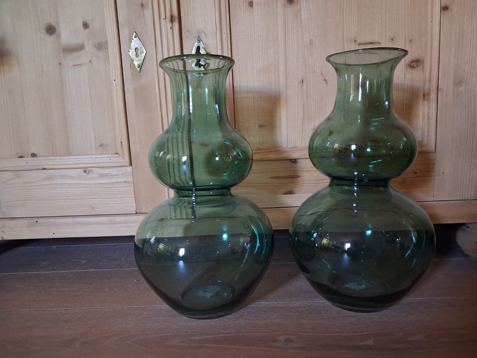 Set van 2 Groene Glazen Vazen - Decoratief en Stijlvol, Antiek en Kunst, Ophalen