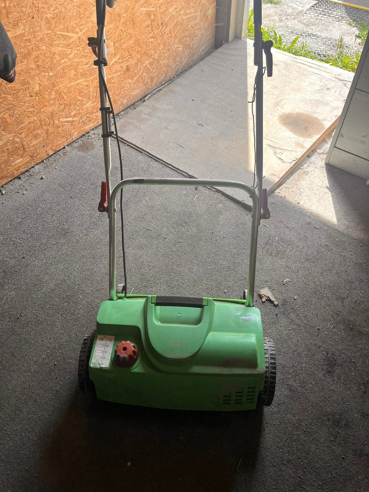 Verticuteer machine, Tuin en Terras, Verticuteermachines, Ophalen of Verzenden, Zo goed als nieuw, Elektrisch