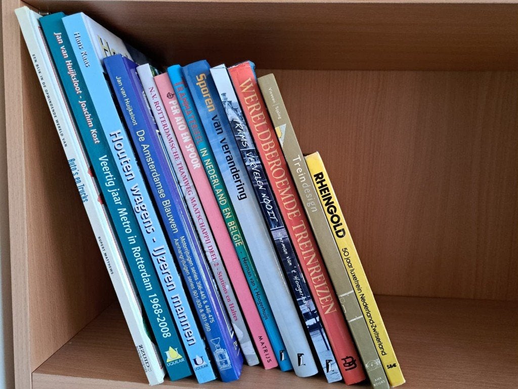 11 boeken treinen/trams Uquilair/De Alk/div. NS/GVB/RTM/RET, Ophalen of Verzenden, Gelezen, Trein
