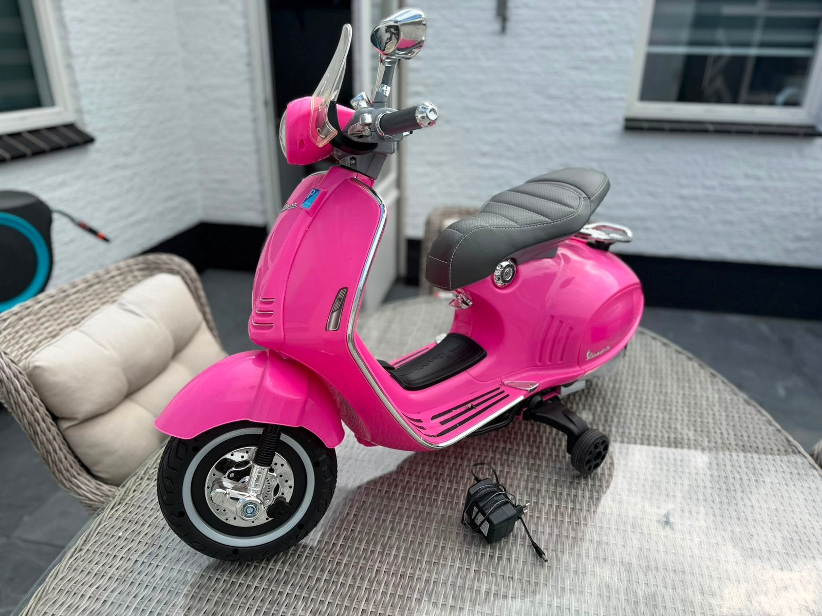 Electrische vespa kinder scooter, Ophalen, Zo goed als nieuw