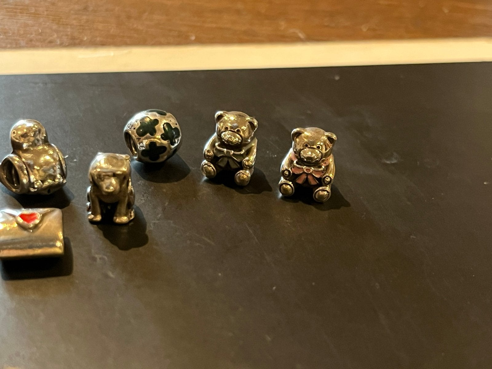 Pandora leuke bedels., Pandora, Ophalen of Verzenden, Zo goed als nieuw, 4 bedels of meer