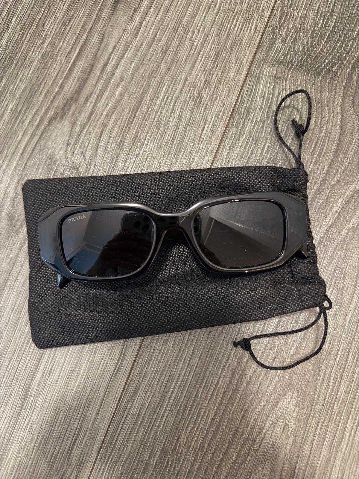 Prada zonnebril zwart met hoesje, Zonnebril, Prada, Zwart, Ophalen of Verzenden