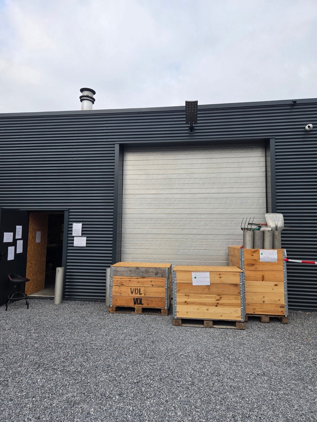 300m2 garage sale, opruiming, o.a. gereedschap, servies,!, Ophalen