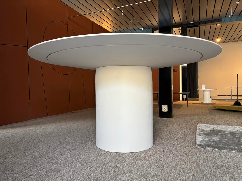 Foto 4 van MDF Italia NVL Table 150cm Kalk Matte betonlook finish