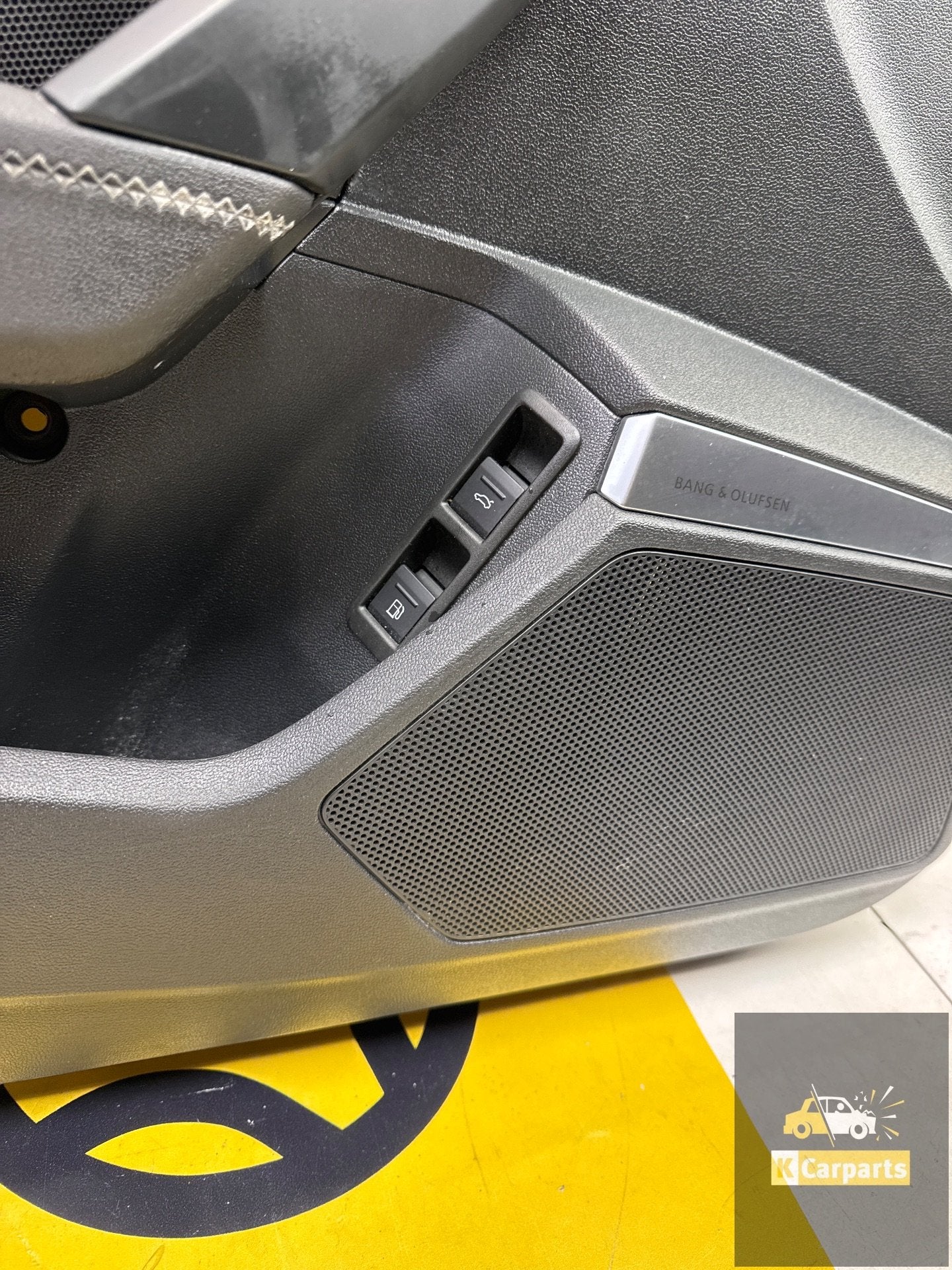Audi a3 8Y RS3 Linker voordeur deur paneel bekleding 8Y0_868, Gebruikt, AUDI AG, Auto-Union-Strasse 1
85045  Ingolstadt, DE, Kundenbetreuung@audi.de