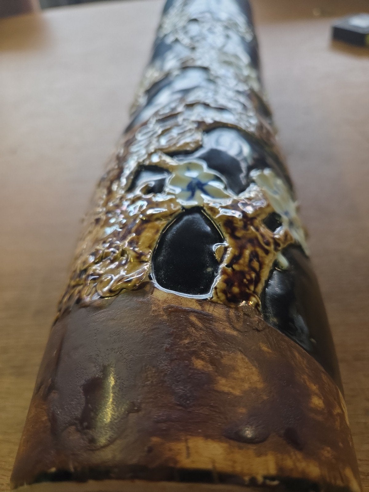 Gesigneerde prunus bloemenmotief vaas keramiek, Ophalen of Verzenden
