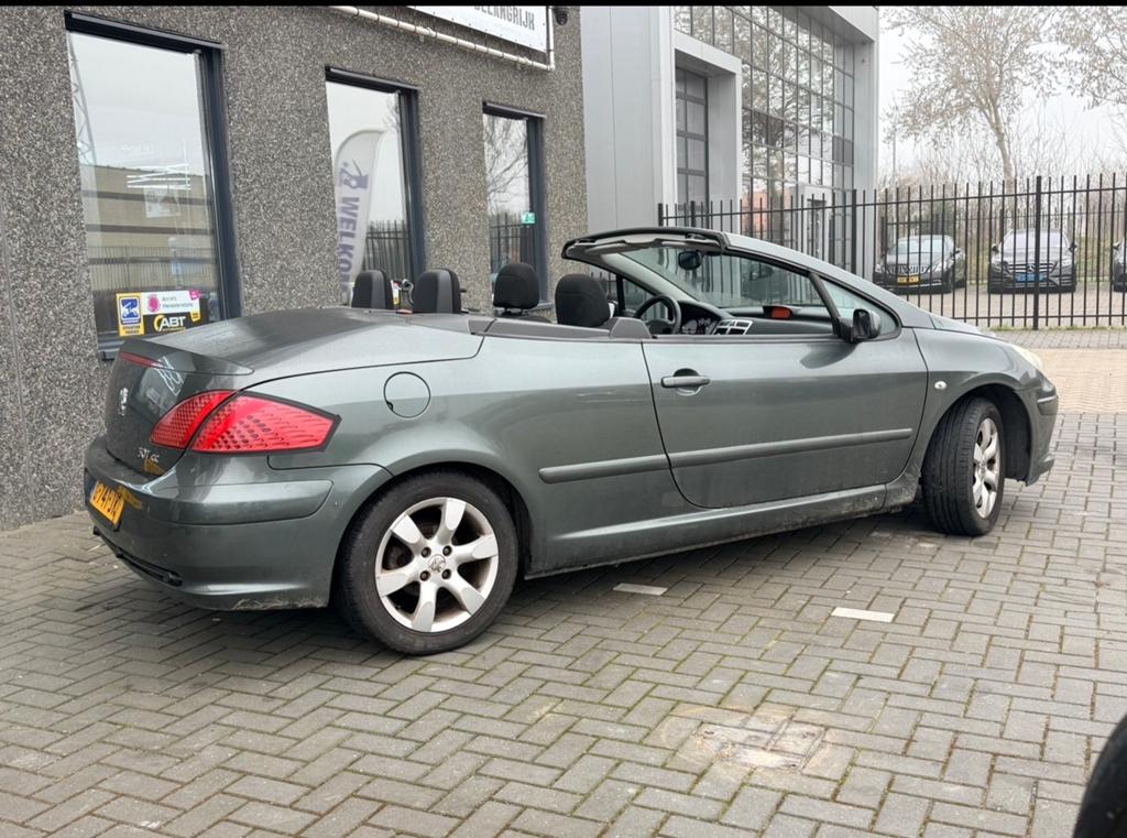 Peugeot 307 CABRIO met airco en electrisch dak!, Auto's, Peugeot, 4 cilinders, Cabriolet, 4 stoelen, Handgeschakeld