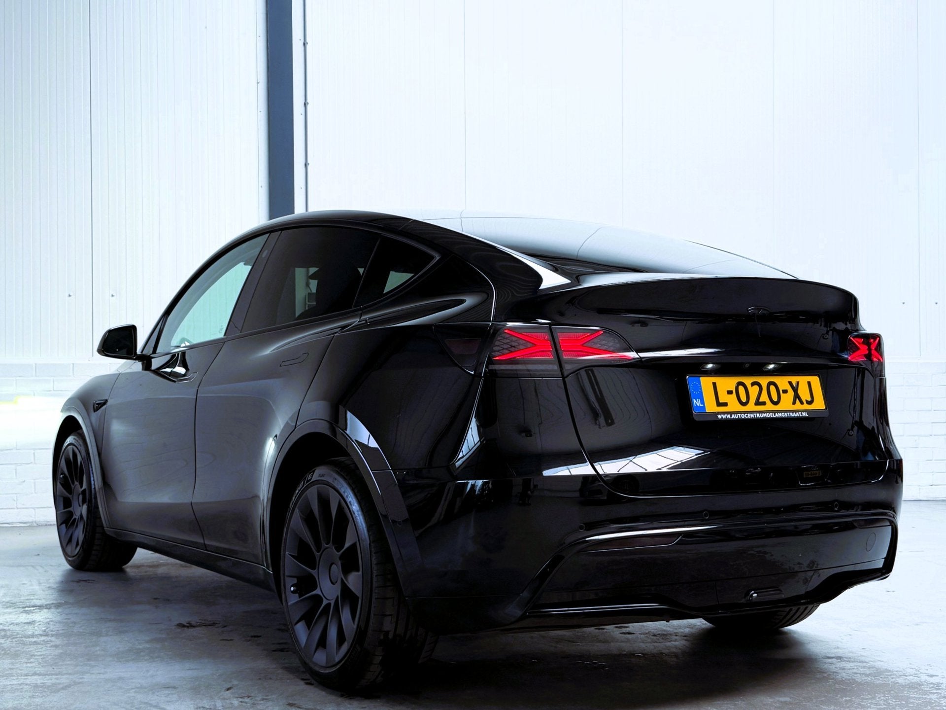 Tesla Model Y Long Range AWD 75 kWh|Trekhaak|20 Inch|SoH 88%, Automaat, Gebruikt, Zwart, Stoelverwarming