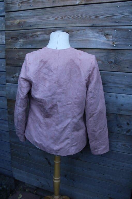 Jasje zalm suede look mt 44 Vaste prijs, Kleding | Dames, Jasjes, Kostuums en Pakken, Verzenden, Maat 42/44 (L), Zo goed als nieuw