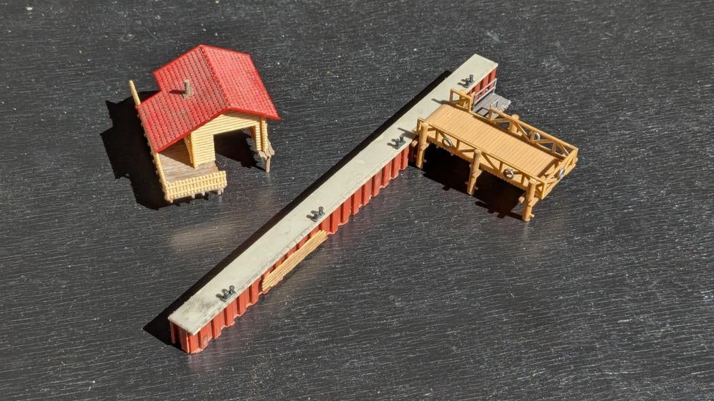 GRATIS! | H0 Kade en Boothuis, Overige merken, Gebruikt, Gelijkstroom of Wisselstroom, Brug, Tunnel of Gebouw