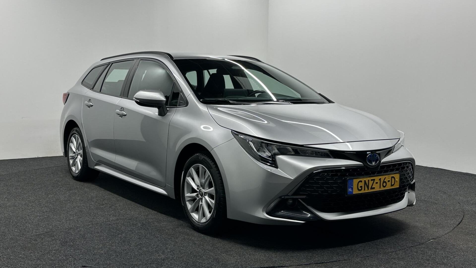 Toyota Corolla Touring Sports Hybrid 140 Active CAMERA CARPL, Gebruikt, 4 cilinders, Met garantie (alle), Corolla
