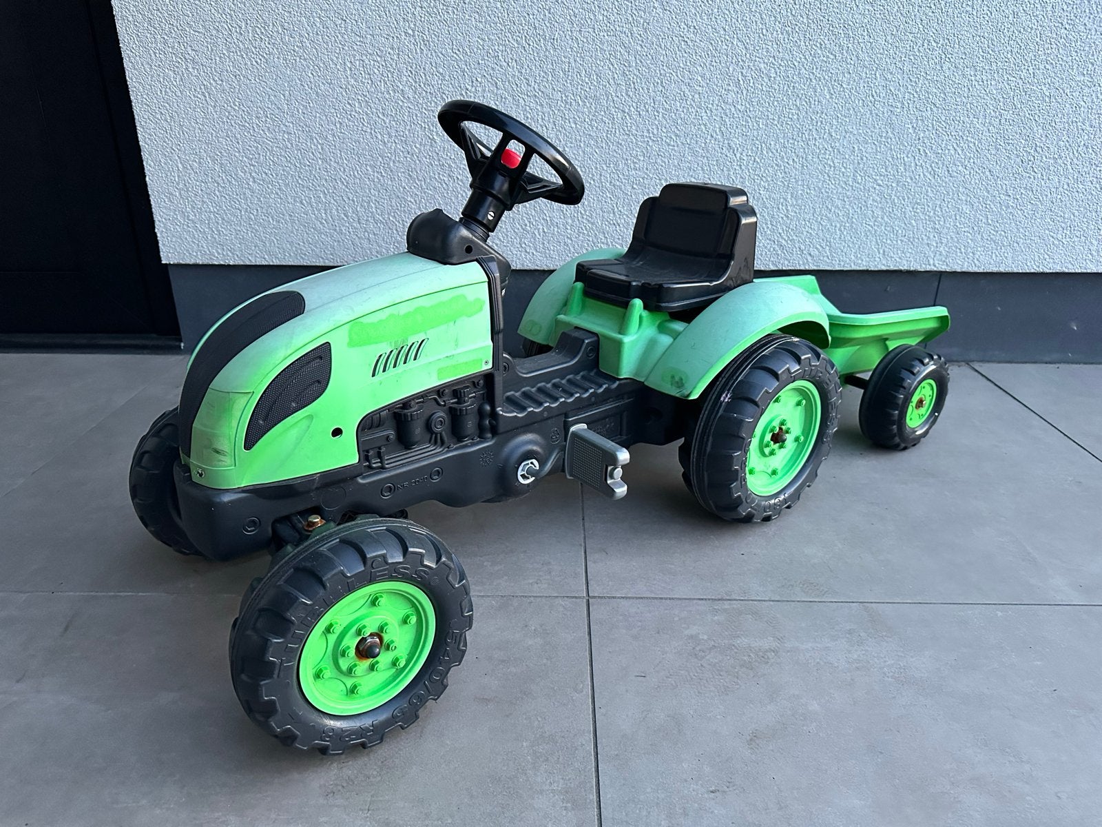 Groene traptractor met aanhanger voor kinderen, Ophalen, Gebruikt