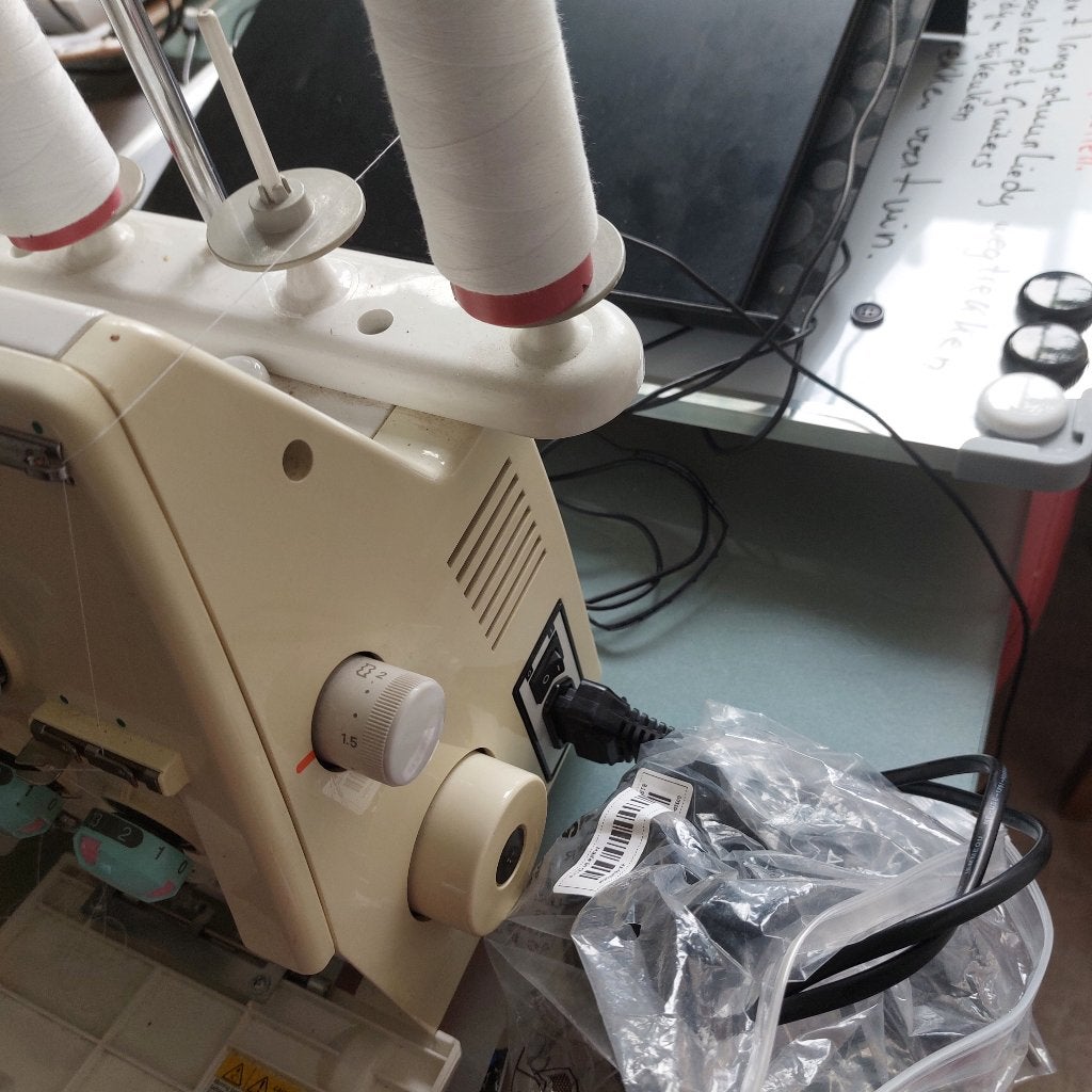 Lockmachine, Hobby en Vrije tijd, Naaimachines en Toebehoren, Ophalen, Zo goed als nieuw, Lockmachine, Overige merken