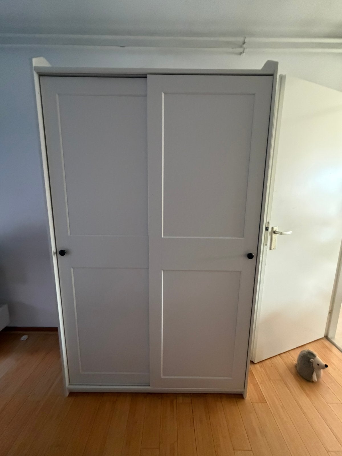 IKEA Hauga kledingkast, Ophalen, 100 tot 150 cm, Zo goed als nieuw, 150 tot 200 cm