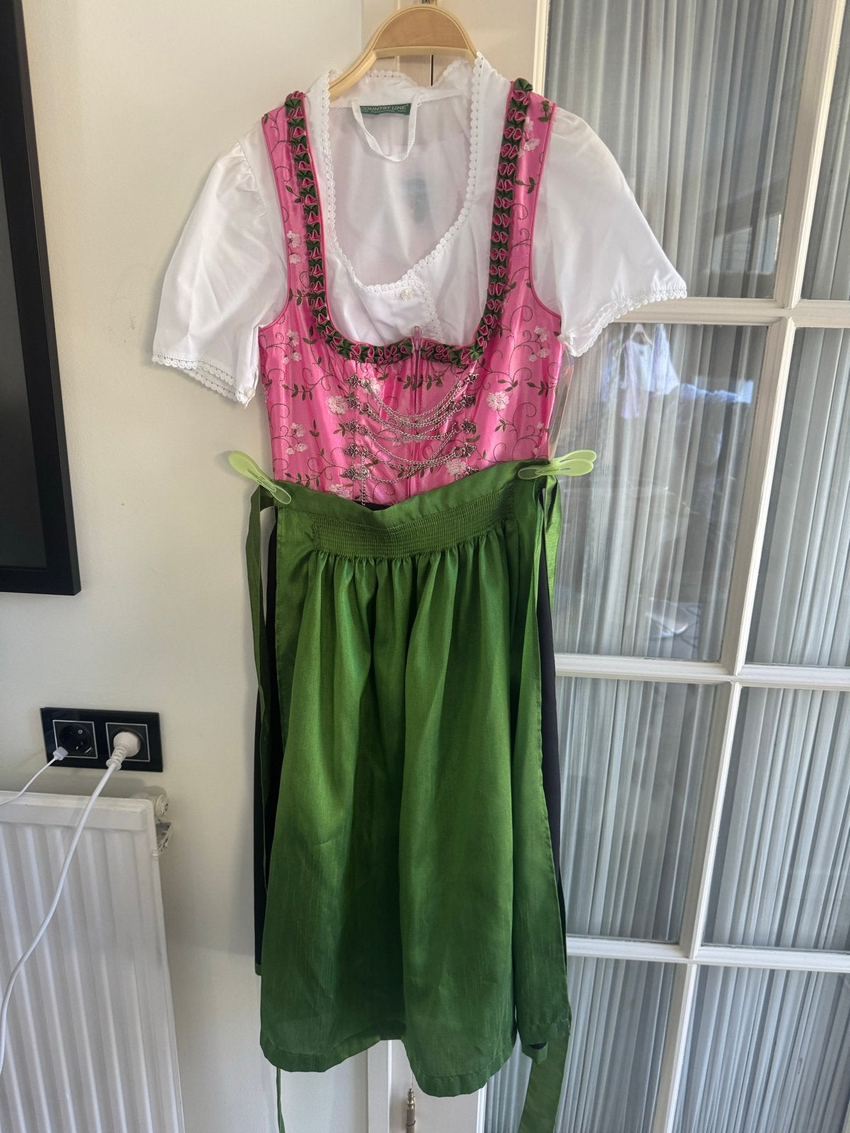Turi oktoberfeest Dirndl S 34/36 met Zijde en Satijn 3 delig, Overige typen, Ophalen of Verzenden, Zo goed als nieuw, Roze