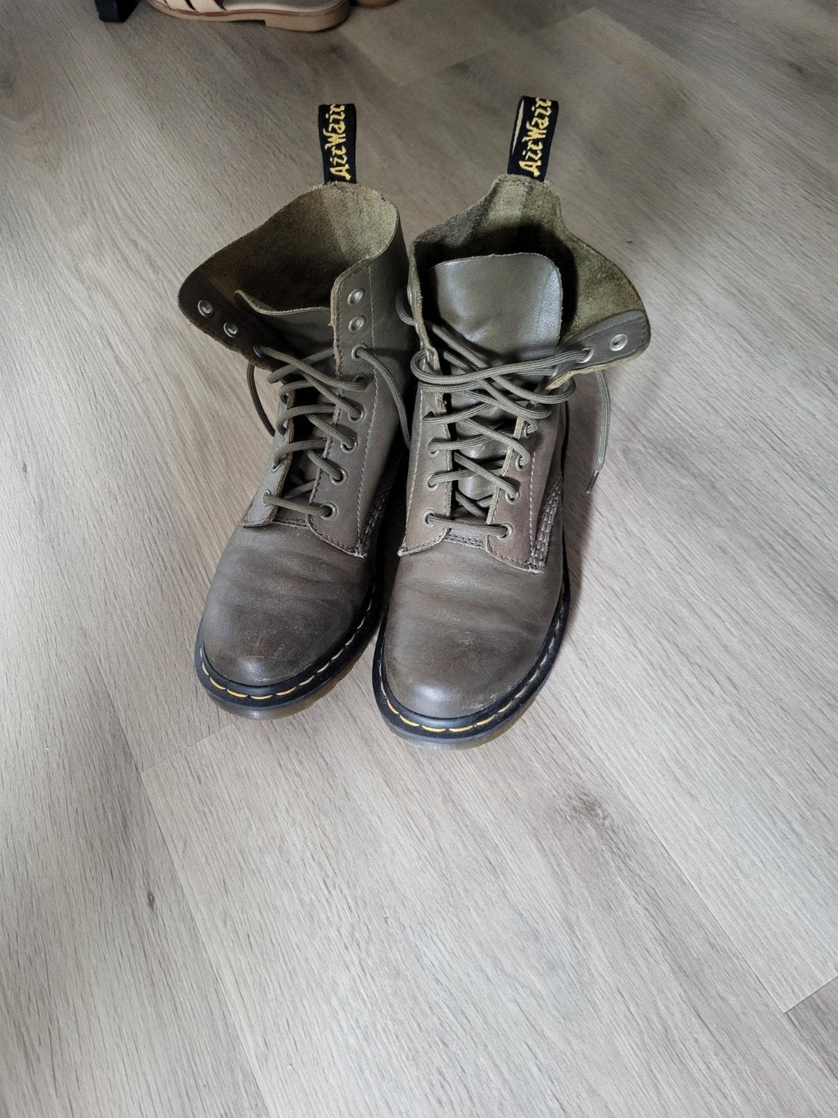 Groene Dr Martens, Ophalen of Verzenden, Zo goed als nieuw, Groen