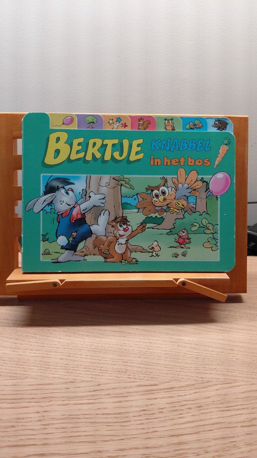 Bertje Knabbel in het bos - Hardcover kinderboek, Gelezen, Fictie algemeen, Jongen of Meisje, Ophalen of Verzenden