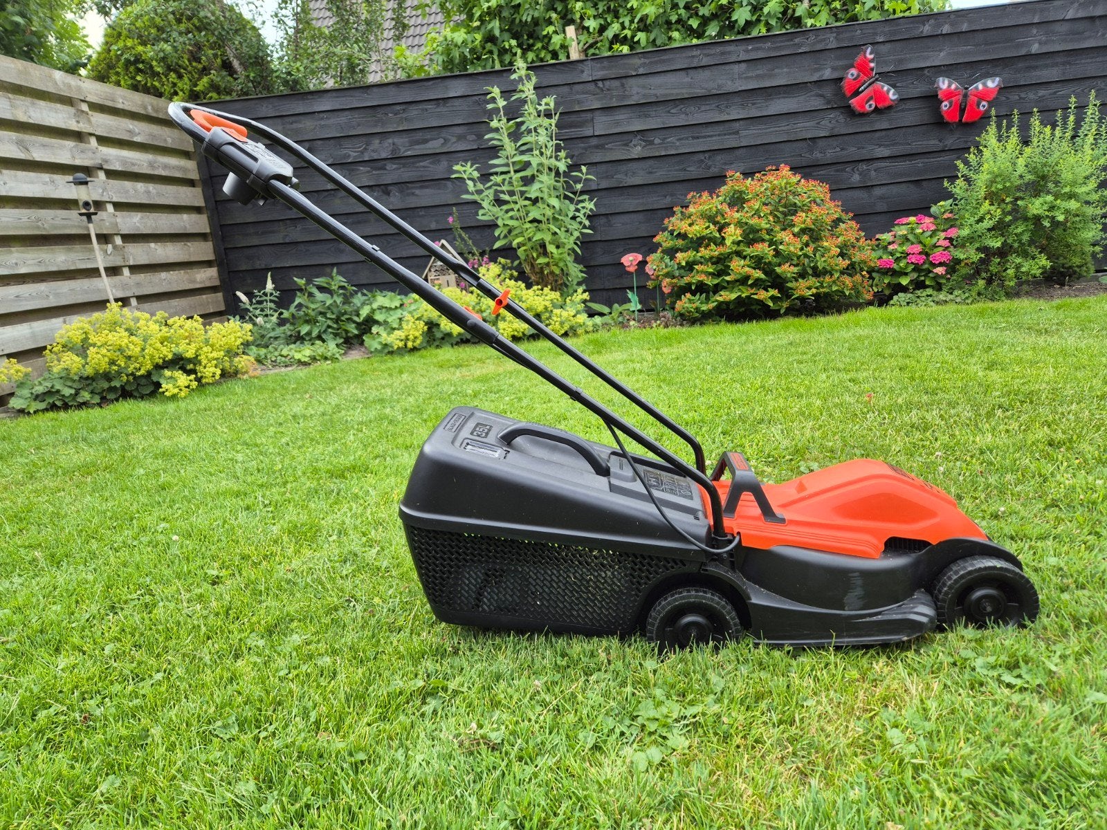 Black+Decker elektrische grasmaaier 1200W 32cm, Ophalen, Cirkelmaaier, Elektrische grasmaaier, BLACK+DECKER