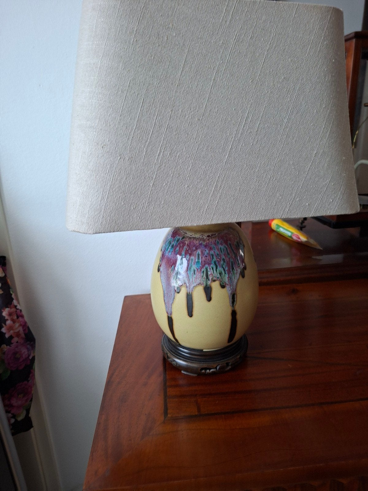 Unieke Art Deco tafellamp met keramische voet, Huis en Inrichting, Gebruikt, Textiel, Meerkleurig, Met kap