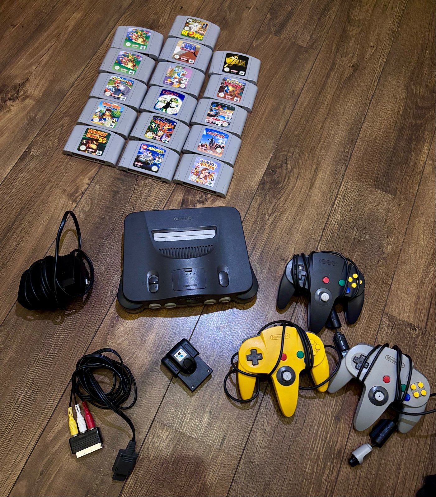 Nintendo 64 console met 3 controllers en 15 games, Ophalen of Verzenden, Gebruikt, Met 3 controllers of meer, Met games