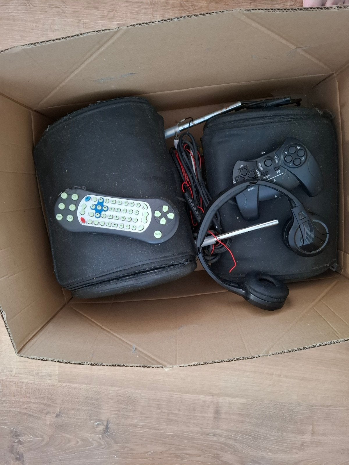 Hoofdsteunen met scherm voor DVD of games (XTRONS), Auto diversen, Ophalen of Verzenden, Zo goed als nieuw