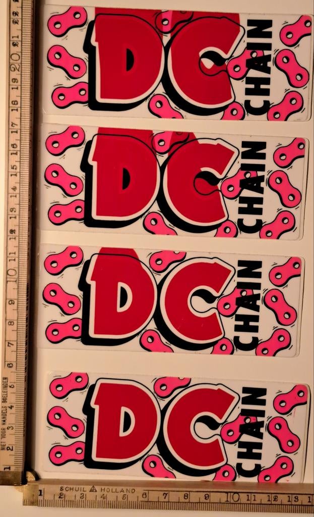 4 vintage stickers DC chains Merk logo motorcross rood rose, Ophalen of Verzenden, Zo goed als nieuw