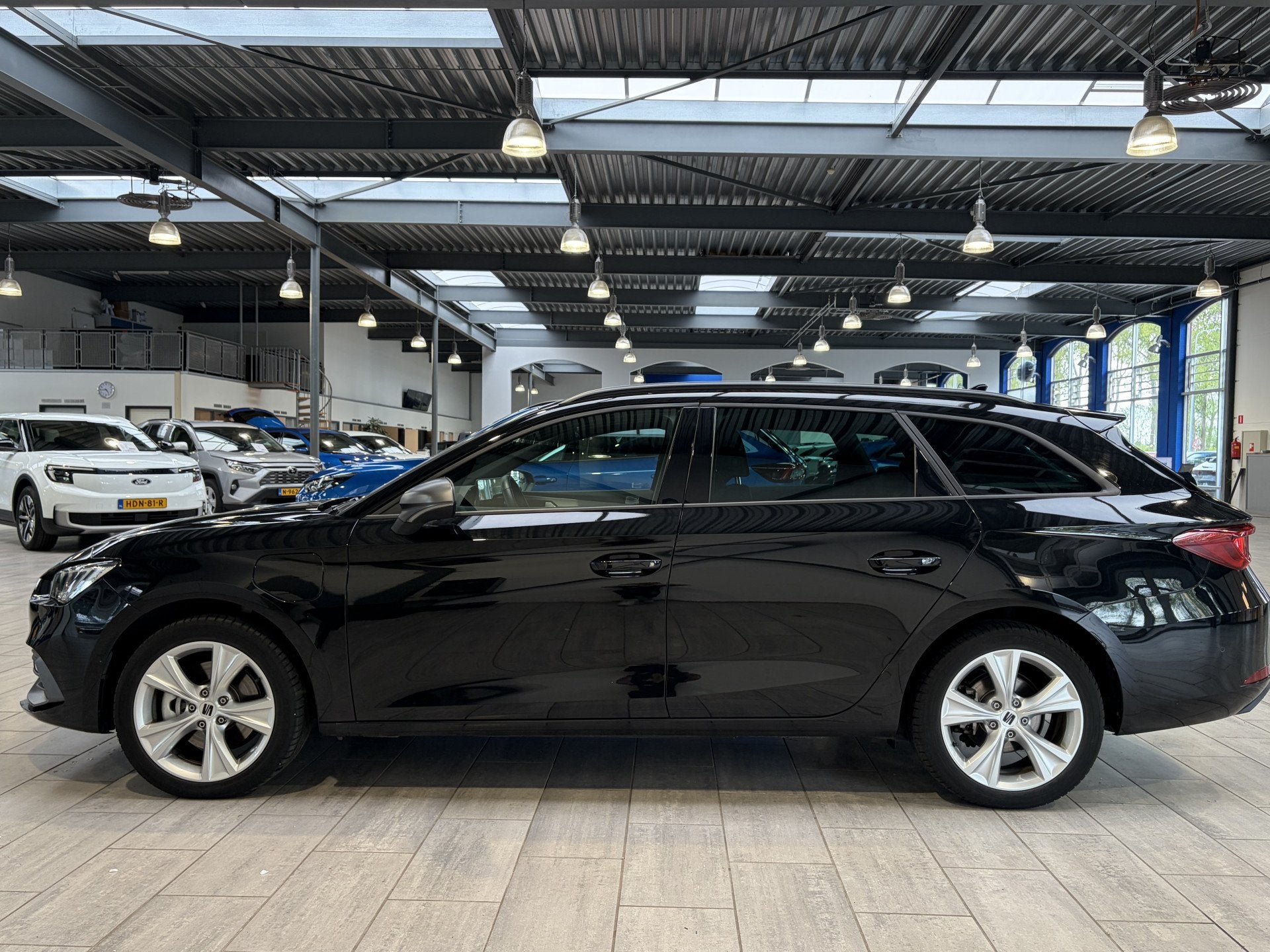 SEAT Leon Sportstourer 1.5 TSI e-Hybrid PHEV 204 pk FR Busin, Auto's, 12 maanden, Stof, Zwart, 4 cilinders