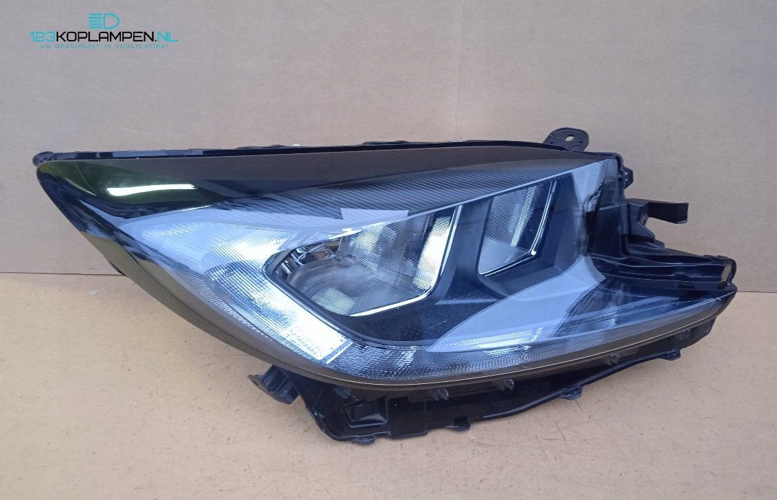 Toyota Aygo X koplamp rechts