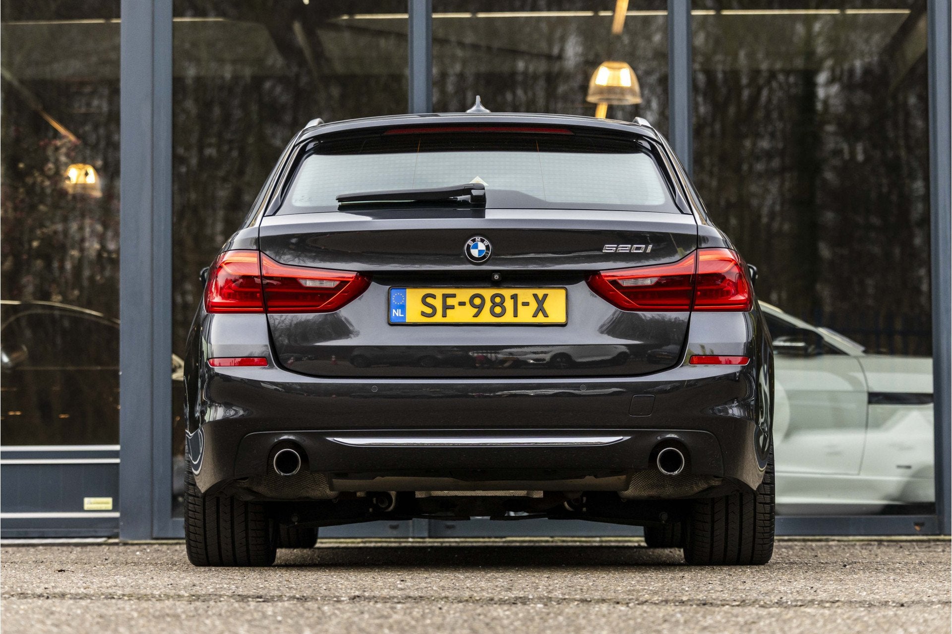 Foto 6 van BMW 5 Serie Touring 520i High Executive luxery