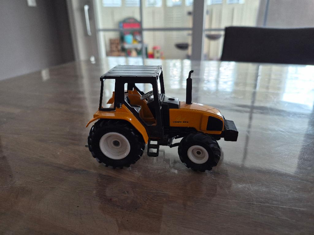 Siku Renault Tractor - seres 95X, Ophalen of Verzenden, Zo goed als nieuw, Tractor of Landbouw, SIKU