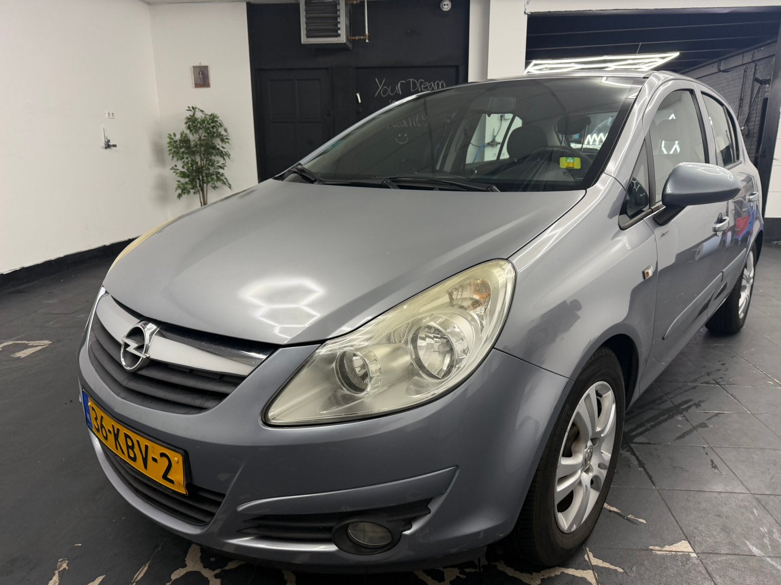 Opel Corsa 1.4 16V 5D 2009 Grijs bezorgen mogelijk!!, Auto's, Voorwielaandrijving, 1063 kg, 4 cilinders, 49 €/maand