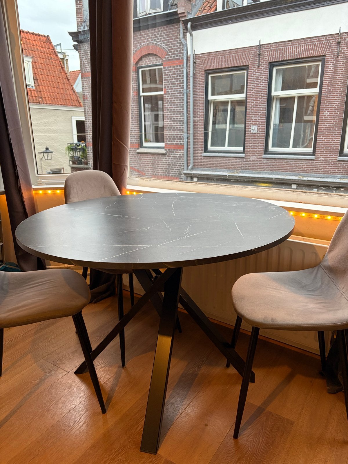 IKEA Mariedamm tafel (optioneel met 4 stoelen), Ophalen, 100 tot 150 cm, Rond, Zo goed als nieuw