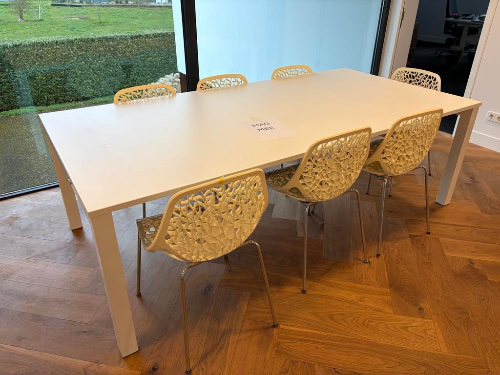 Grote witte eettafel/vergadertafel met 8 moderne stoelen, Ophalen, Gebruikt