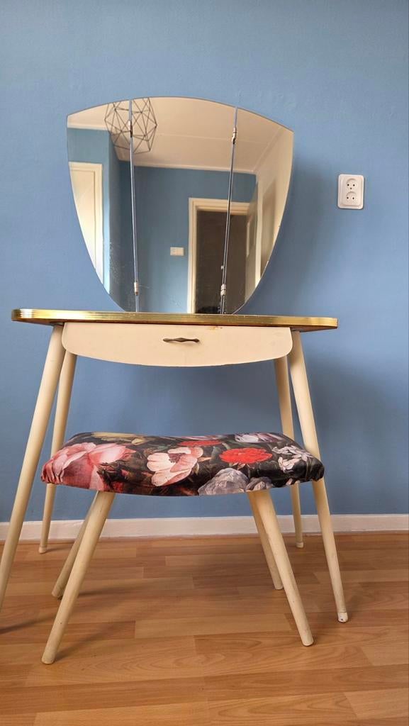 Unieke Vintage Kaptafel met Nieuwe Stoffering, Ophalen, 50 tot 100 cm, Minder dan 100 cm, Hout