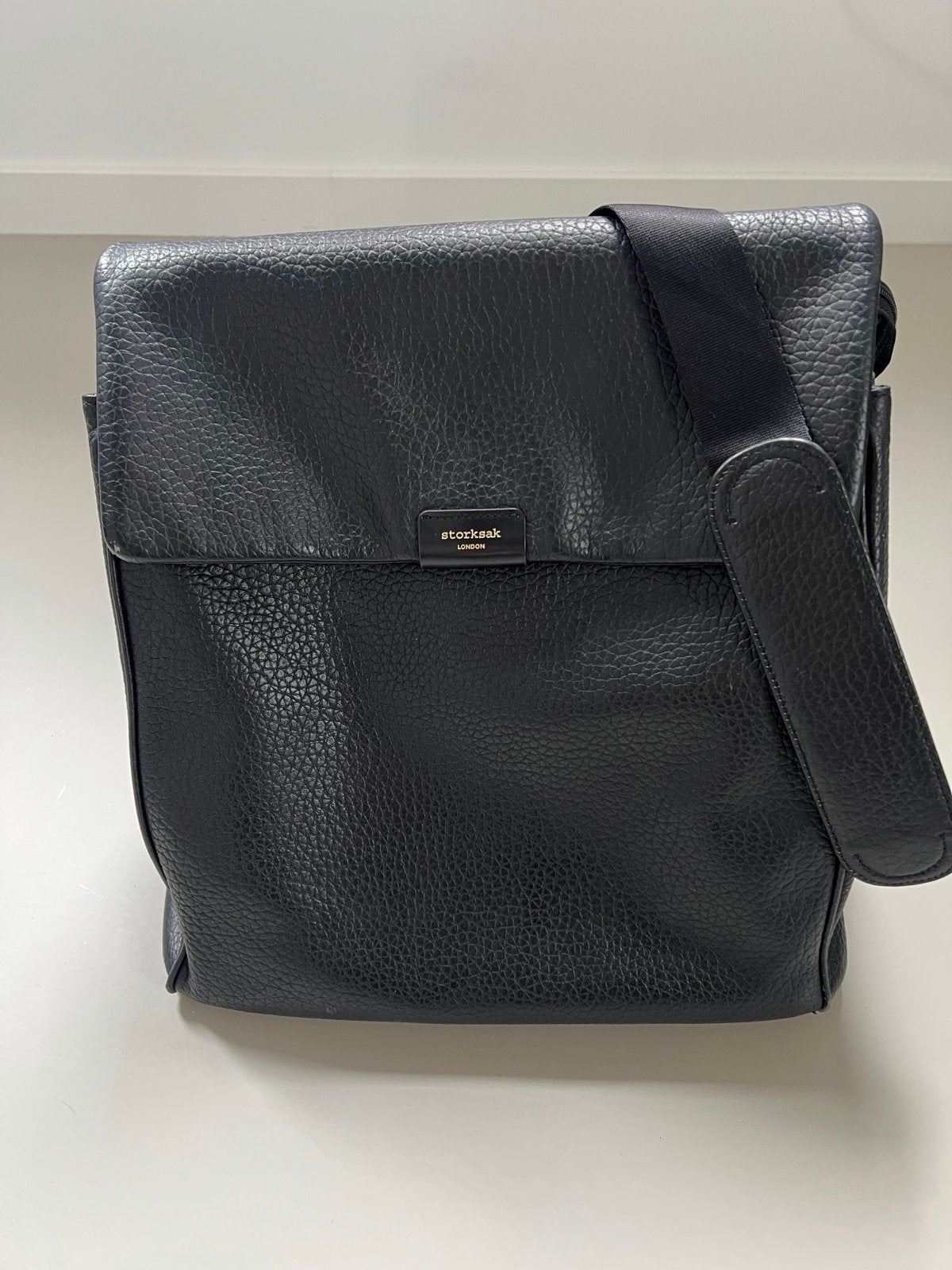 Storksak St James Zwarte Leren Luiertas met Toebehoren, Verzorgingstas, Zwart, Ophalen of Verzenden, Bevestiging voor kinderwagen