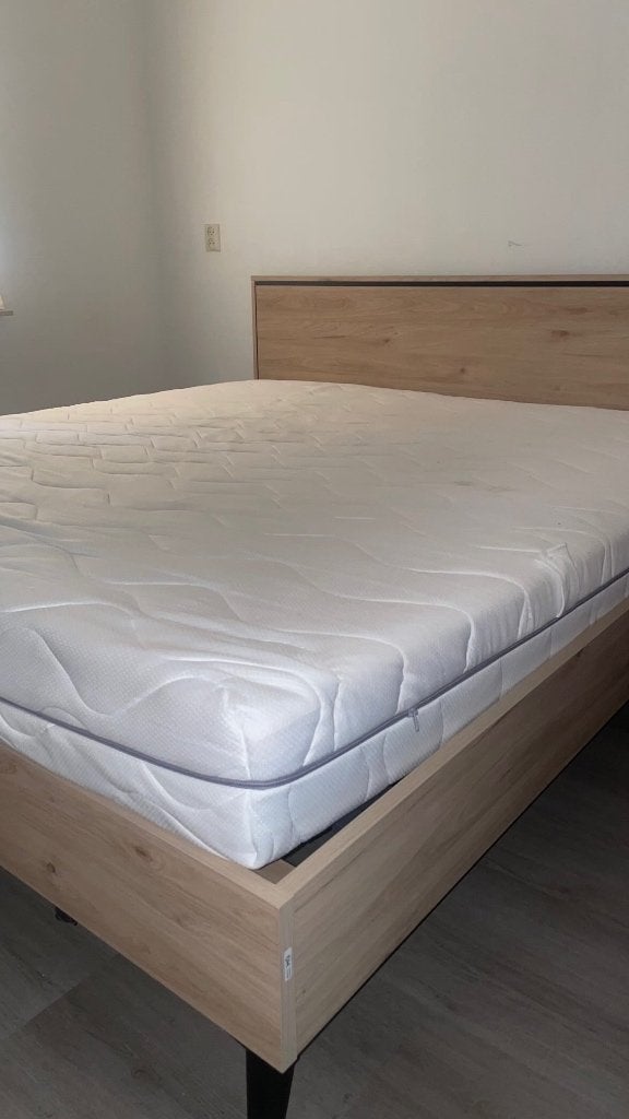 Tweepersoonsbed 180x200 incl. 2 lattenbodems en matrassen, Ophalen, Scandinavisch/ Tijdloos/  Minimalistisch, Bruin, Tweepersoons