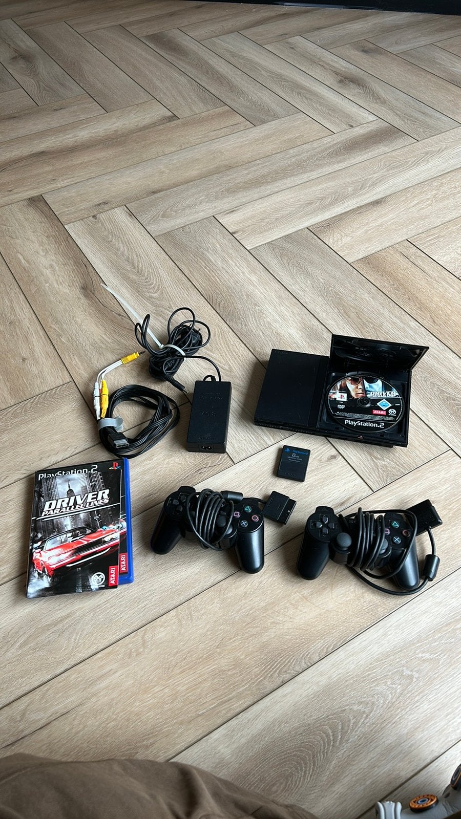 PlayStation 2 Slim + 2 originele controllers + memory card, Ophalen, Gebruikt, Met 2 controllers