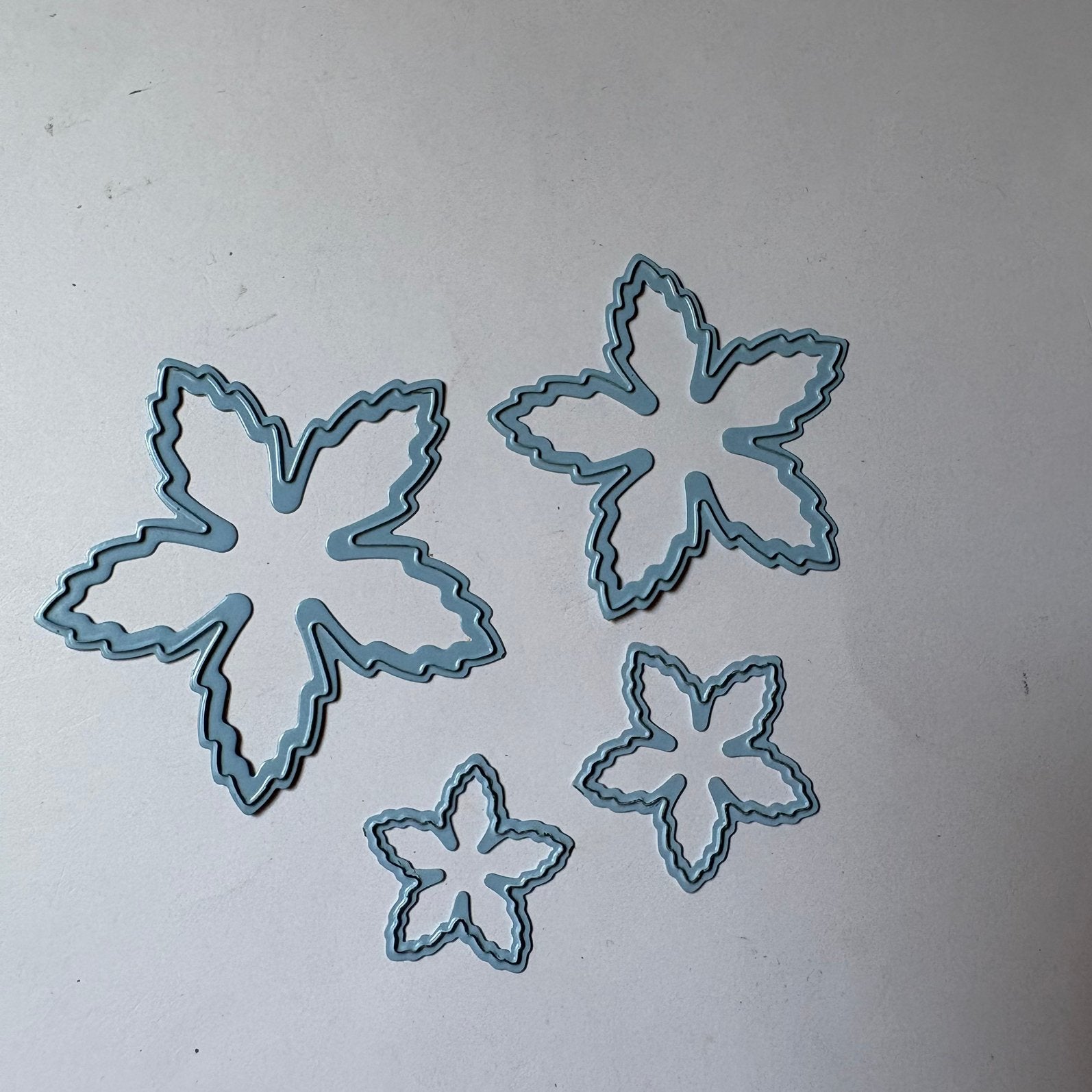 Marianne design kerst bladeren 2, Hobby en Vrije tijd, Kaarten | Zelf maken, Ophalen of Verzenden, Zo goed als nieuw, Kerst, Pons of Mal