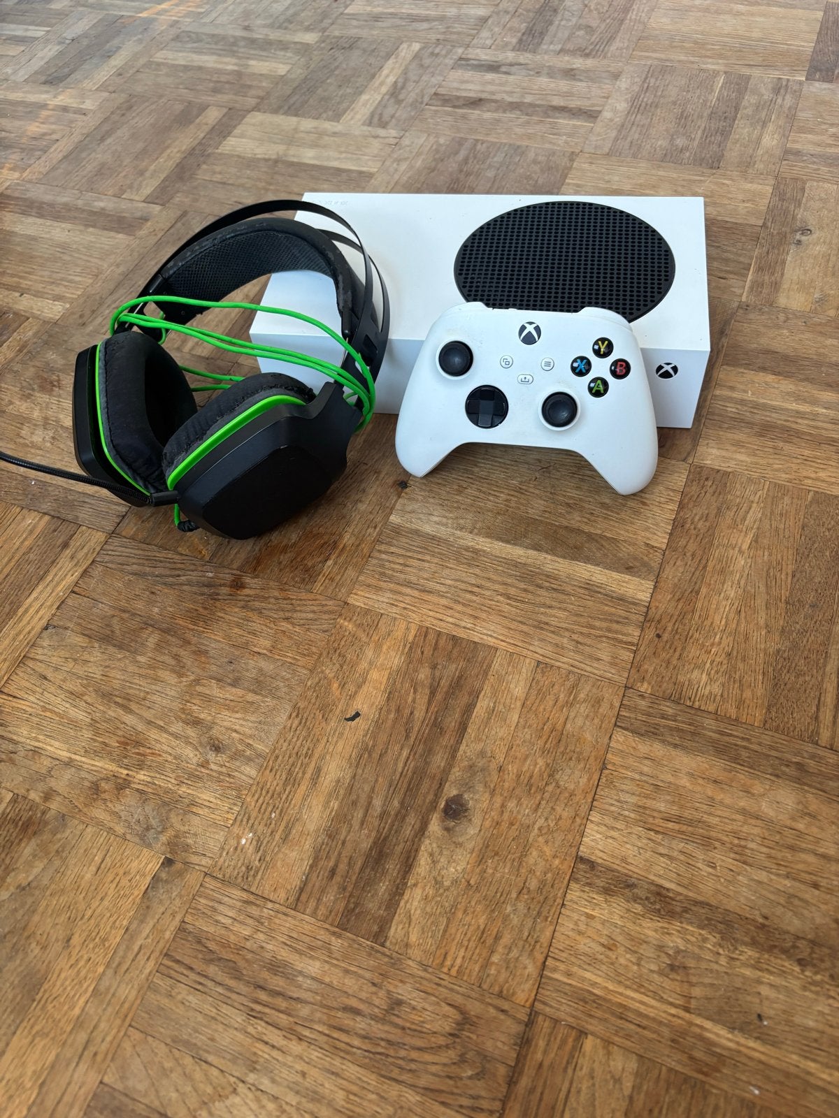 Xbox Series S met controller en headset