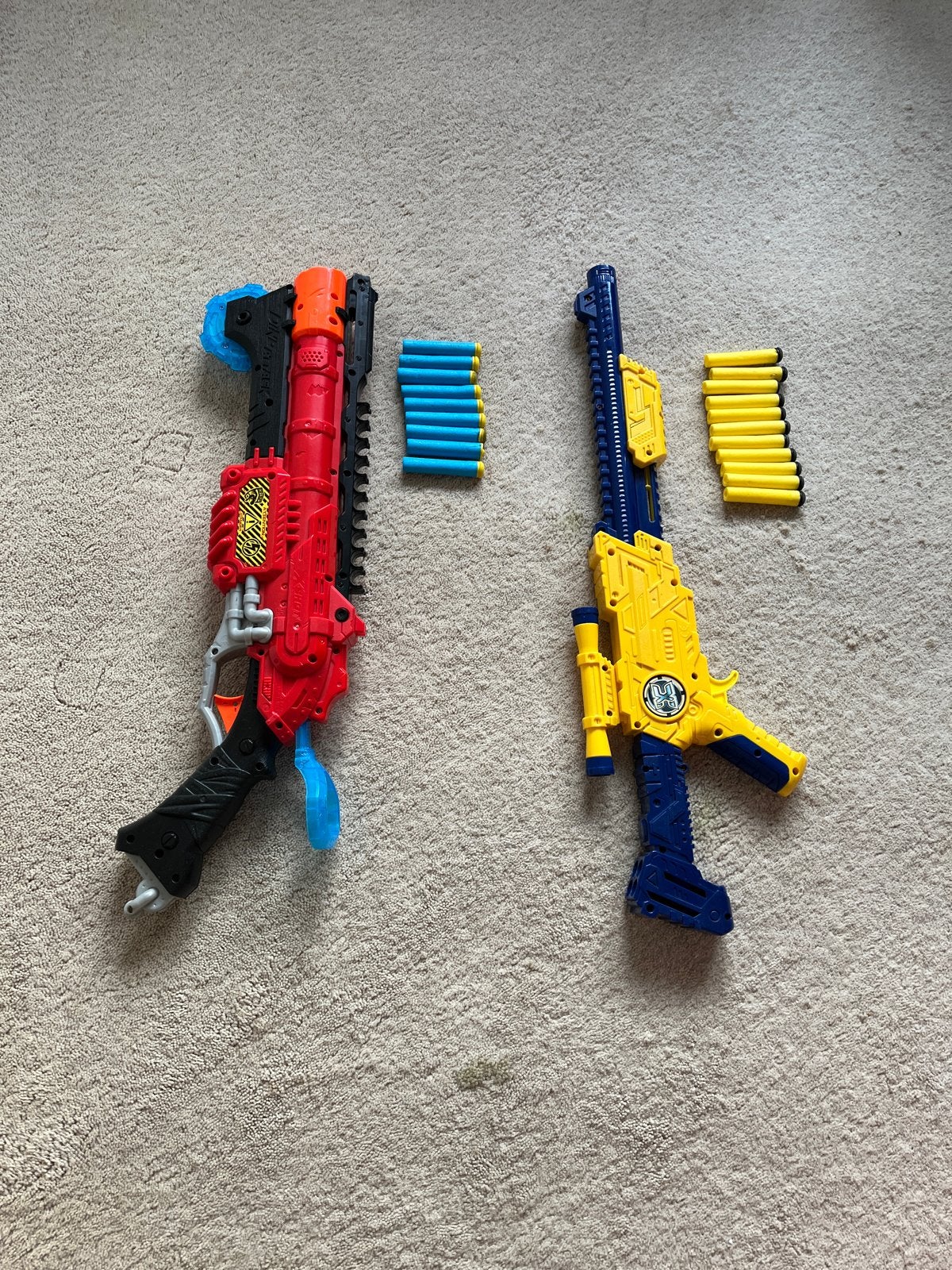 2 Nerf speelgoedgeweren met pijltjes, Kinderen en Baby's, Ophalen of Verzenden, Gebruikt, Jongen of Meisje