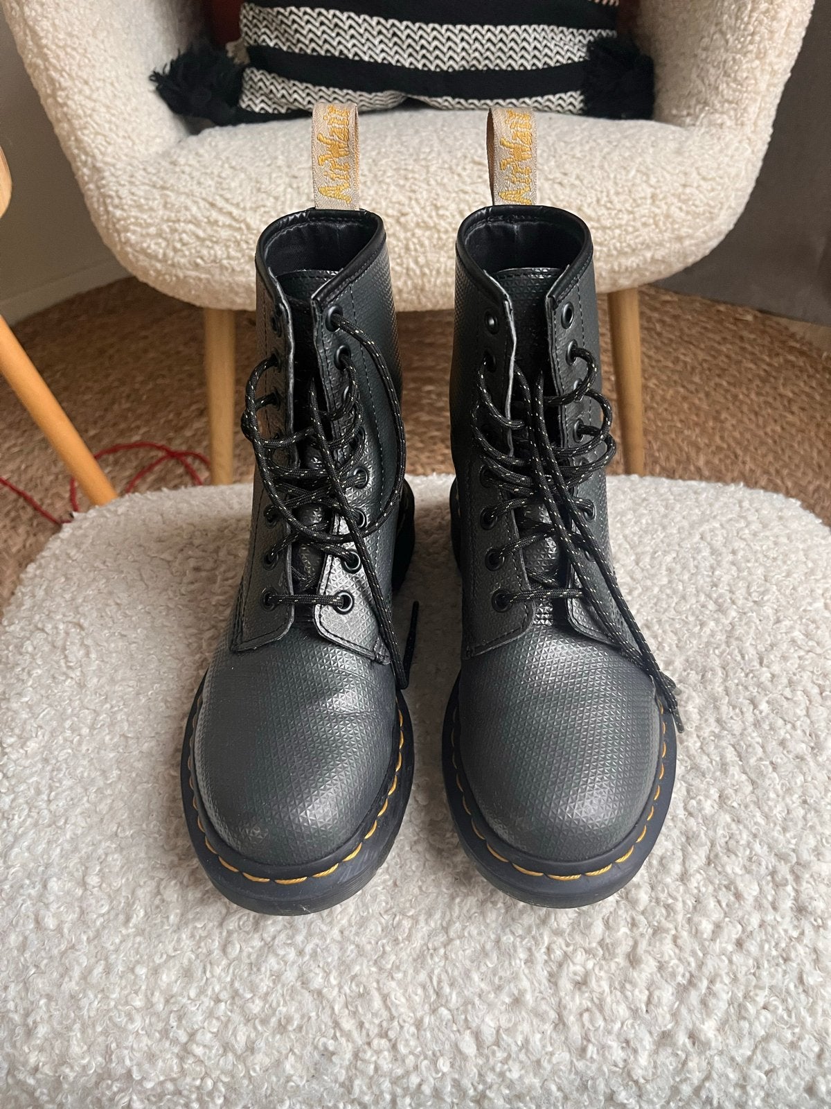 Hele gave z.g.a.n. originele metallic Dr Martens maat 37, Kleding | Dames, Schoenen, Ophalen of Verzenden, Zo goed als nieuw, Zwart