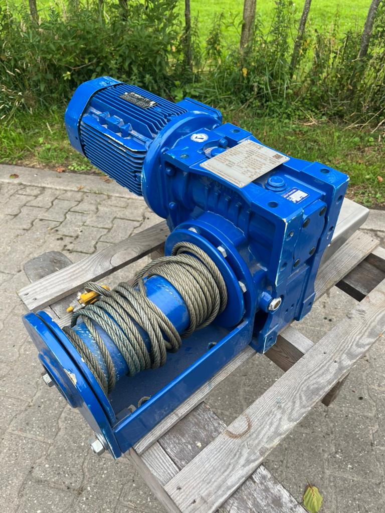 Electrische lier, Doe-het-zelf en Verbouw, Lieren en Takels, Ophalen of Verzenden, Zo goed als nieuw