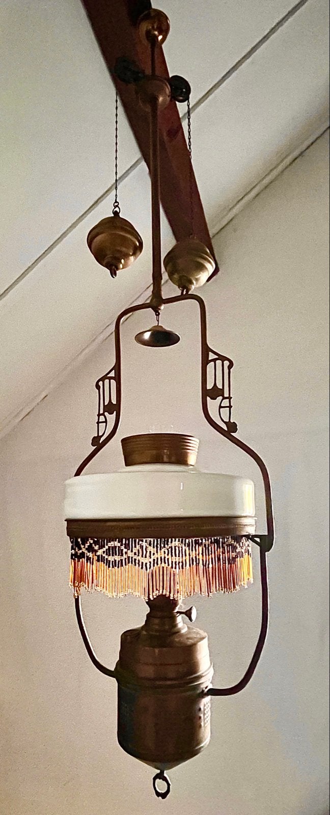 Antieke olielamp met katrolsysteem en glazen kralen, Antiek en Kunst, Ophalen