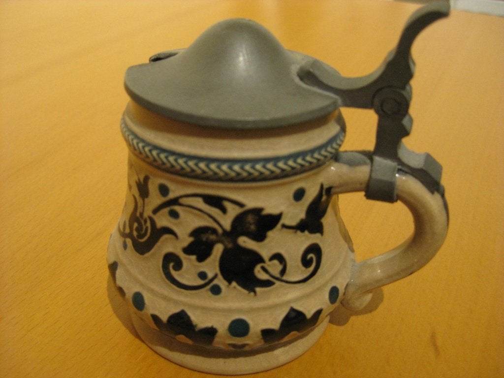 Duitse bierpul met opgelegde duimheffer en deksel van tin, Ophalen of Verzenden
