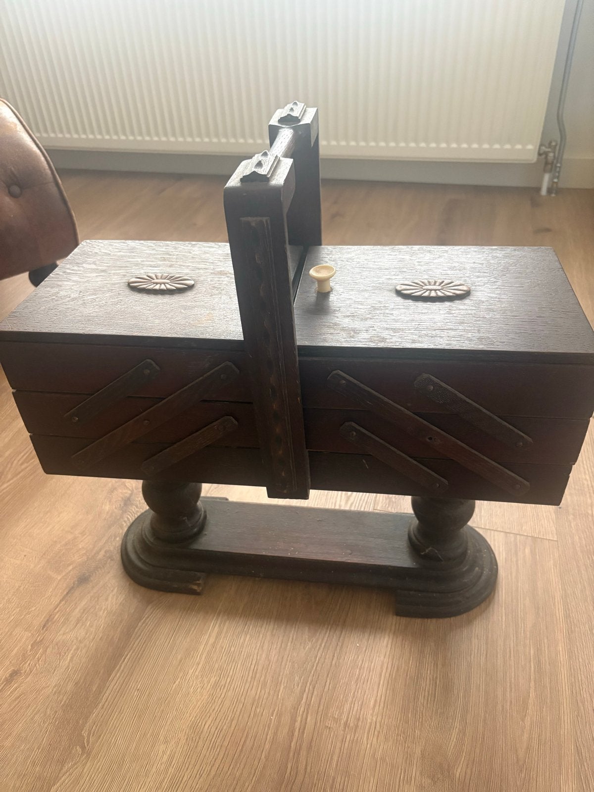 Antieke houten naaidoos op standaard, Ophalen of Verzenden