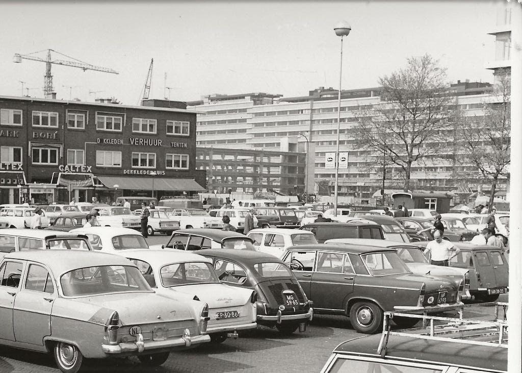 Utrecht Parkeerplaats met auto s Recl CEMSTO en Caltex Foto, Verzamelen, Ophalen of Verzenden, 1940 tot 1960, Ongelopen, Utrecht