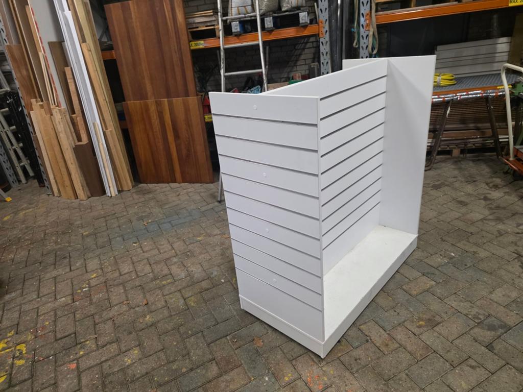 SLATWALL WINKEL DISPLAY UNIT EILAND, Ophalen of Verzenden, Zo goed als nieuw