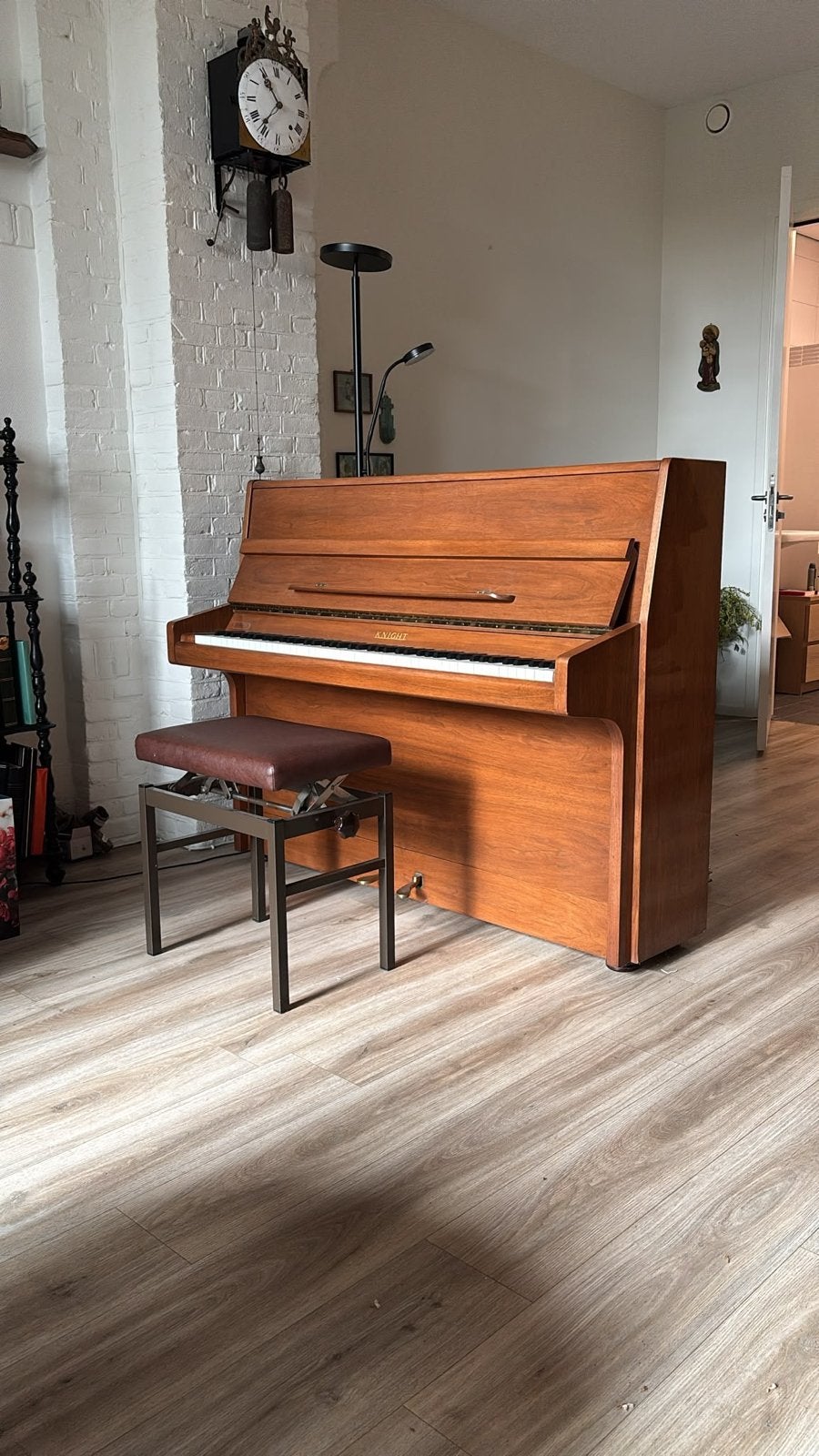 Knight London piano in goede staat, incl. kruk, Ophalen, Gebruikt, Bruin, Piano