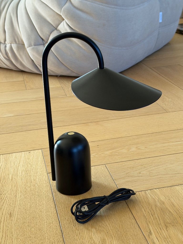 Ferm Living tafellamp – zwart, Verstelbaar, Ophalen of Verzenden, Zo goed als nieuw, Zwart