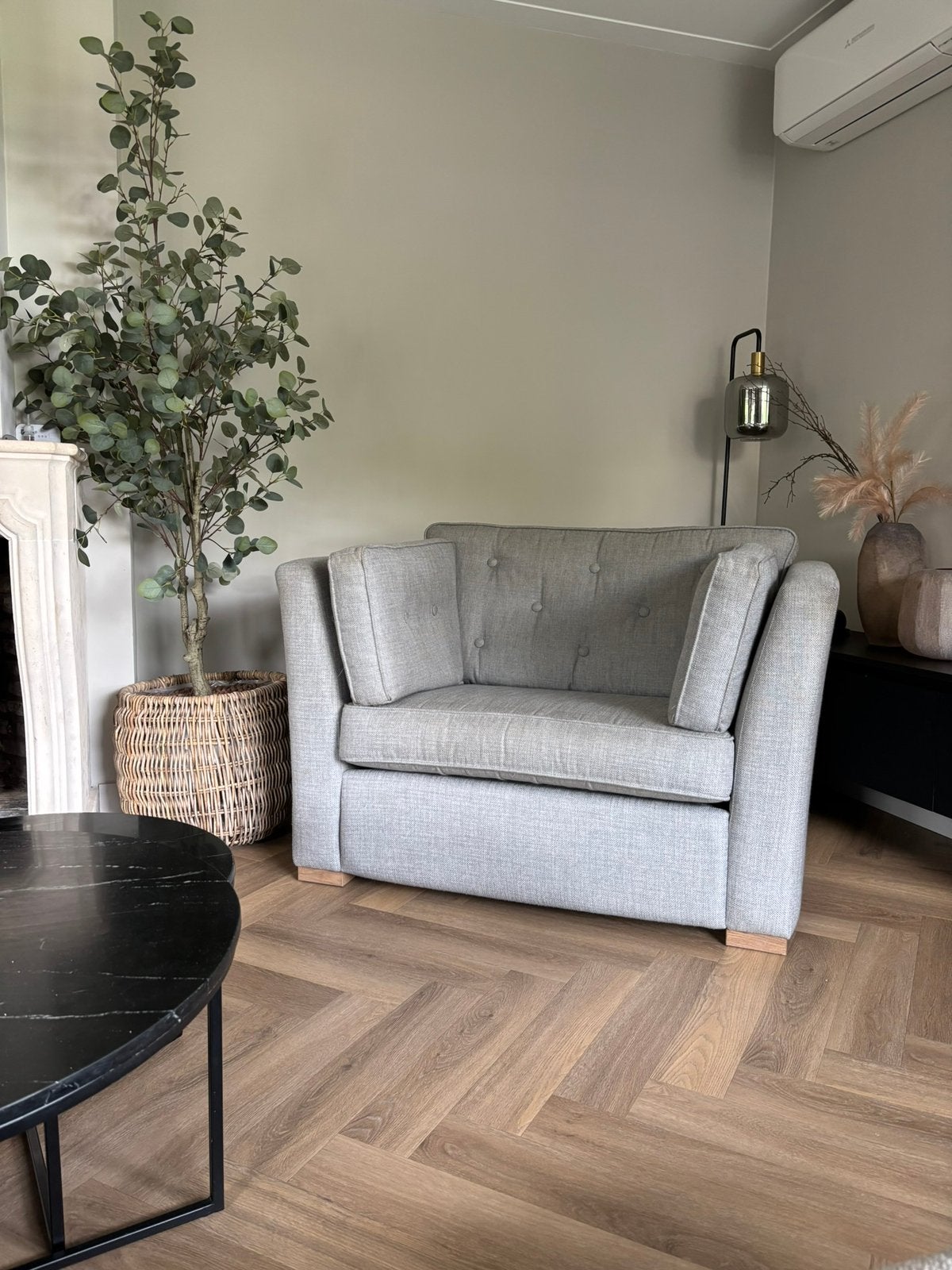 Mooie landelijke grijze bank loveseat 1,5 zits fauteuil stoe, Ophalen, Gebruikt, 75 tot 100 cm, Landelijk